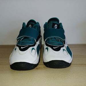 Nike, size 5 boys, green & white